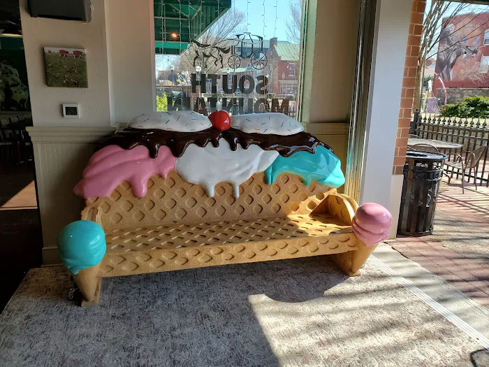 South Mountain Creamery Ice Cream Shop & Pizza Picture 5