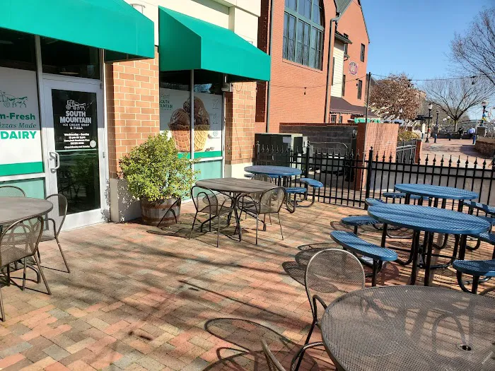 South Mountain Creamery Ice Cream Shop & Pizza Picture 6