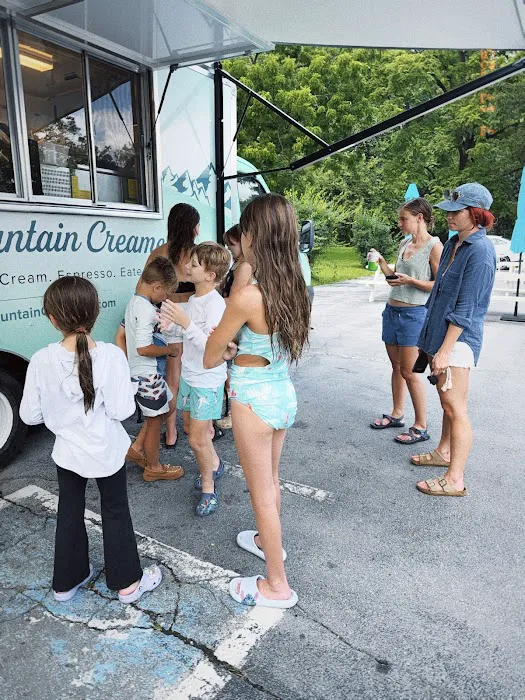 Candy Mountain Creamery Truck Picture 1