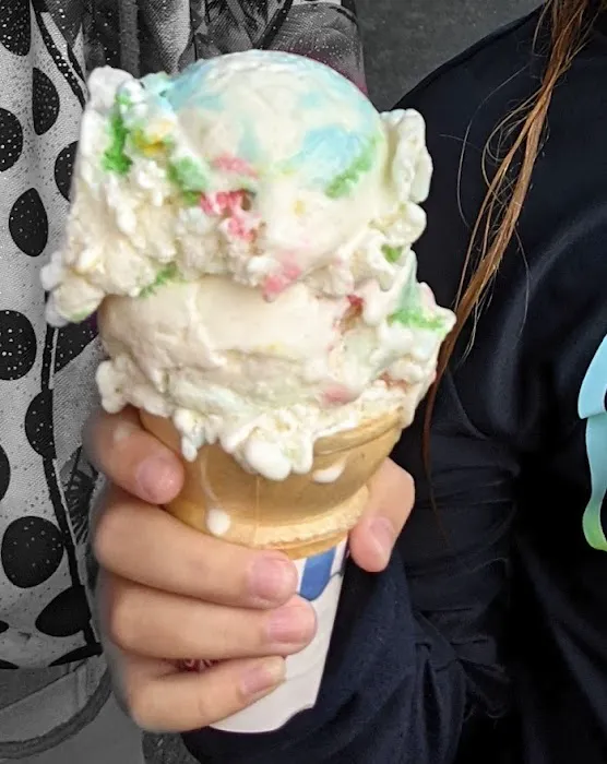 Whistle Stop on Wheels - Ice Cream Food Truck Picture 4