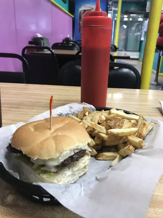 Maurer's Dairy & Ice Cream Shoppe Picture 4
