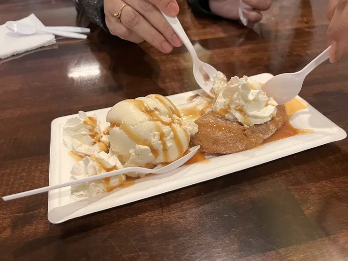 Urban Churn - Desserts and Craft Ice Cream. Picture 3