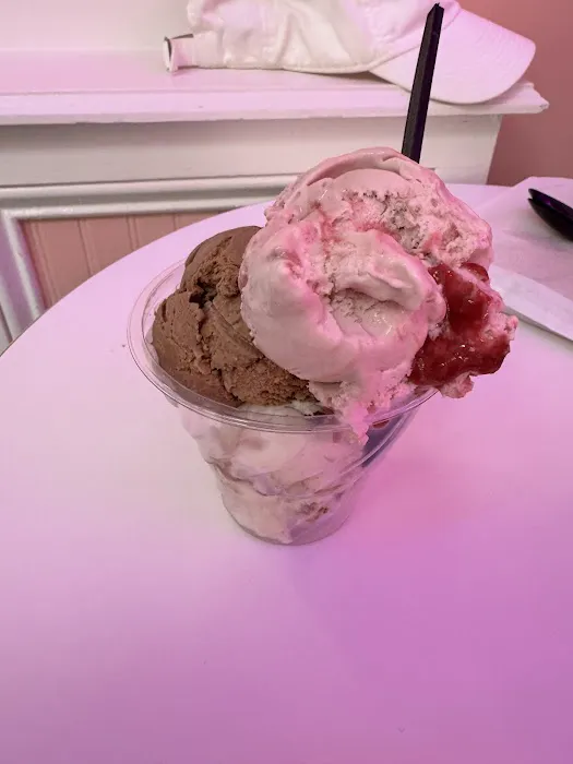 Cookies & Cream On Elmwood Picture 2