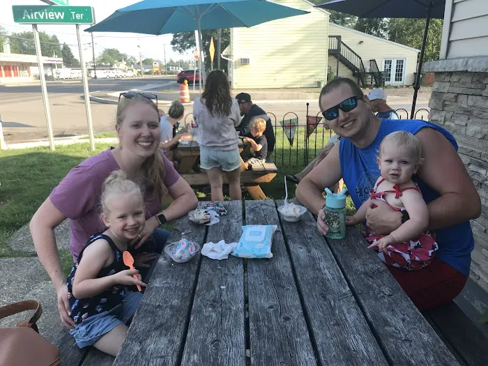 PJ COOLS Ice Cream Shoppe Picture 2