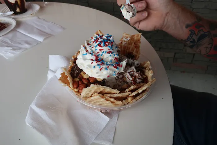 Moonie's two scoops Picture 4