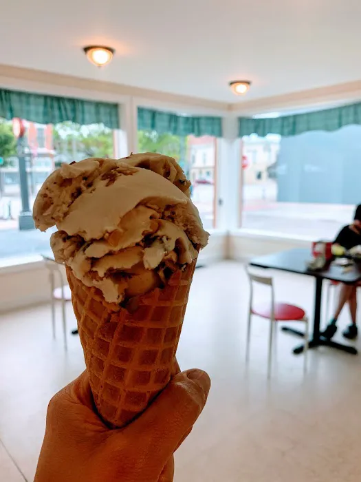 Zeppo's Creekside Creamery Picture 2
