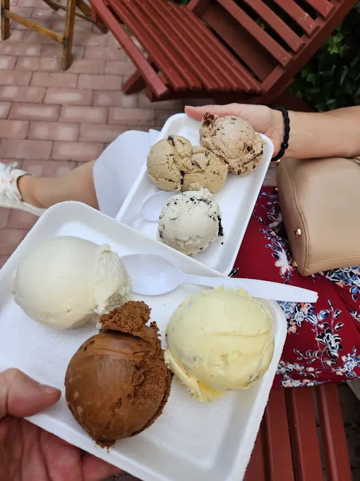 Baltimore Hill Creamery Ice Cream Parlor Picture 3