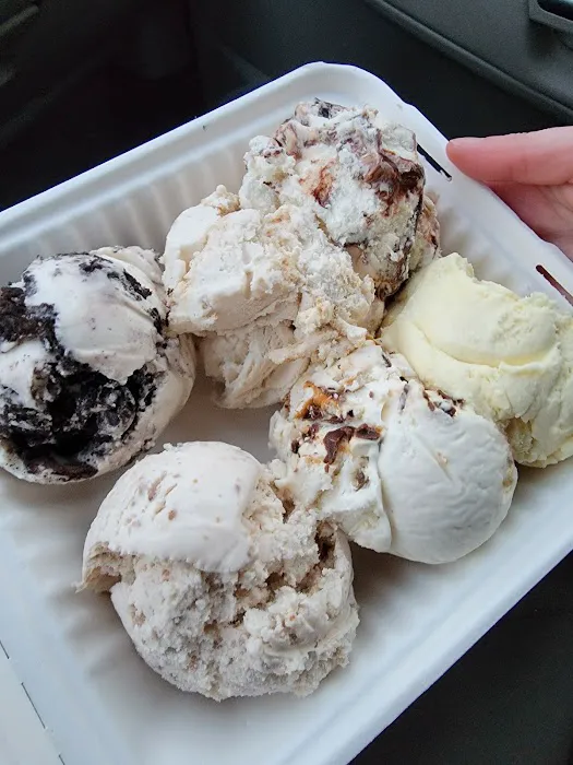 Baltimore Hill Creamery Ice Cream Parlor Picture 5
