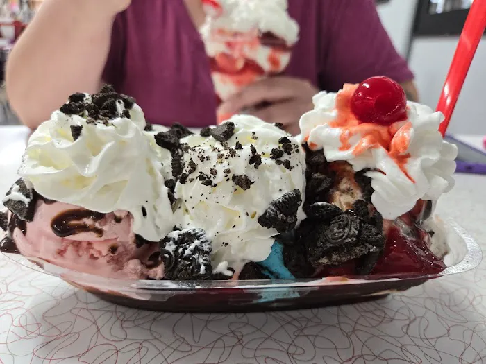 Faye's Ice Cream Parlor Picture 4