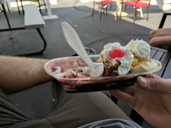 Max's Ice Cream Shack Picture 1