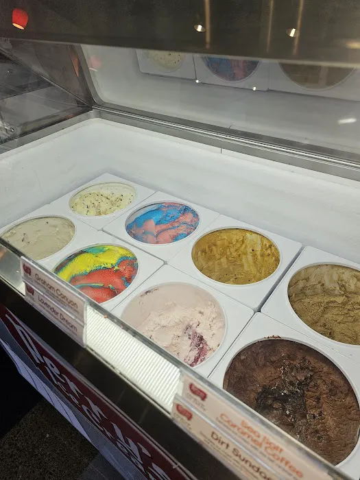 Sweet Emilia's Ice Cream Picture 2