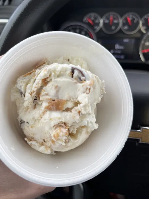 Sweet Emilia's Ice Cream Picture 9