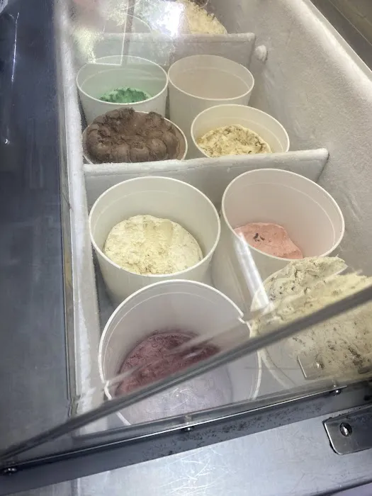 Lynnie Lou’s Premium Ice Cream and Custard Picture 1
