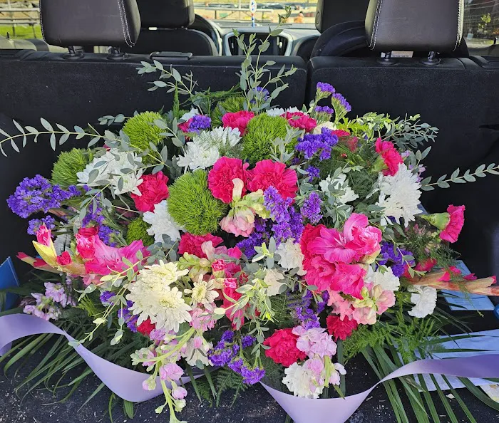 Scoops & Blooms Picture 4