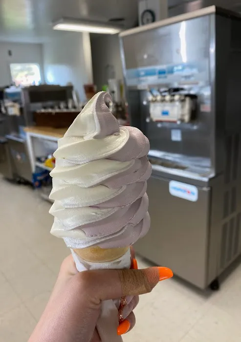 Scoops & Blooms Picture 2