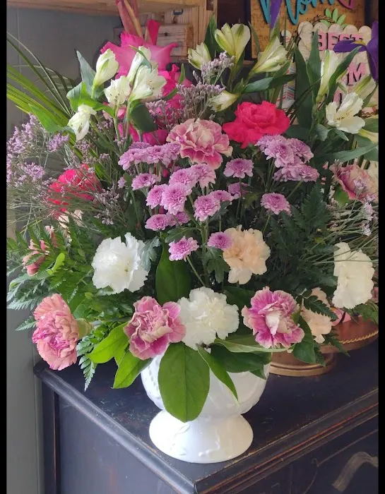 Scoops & Blooms Picture 6