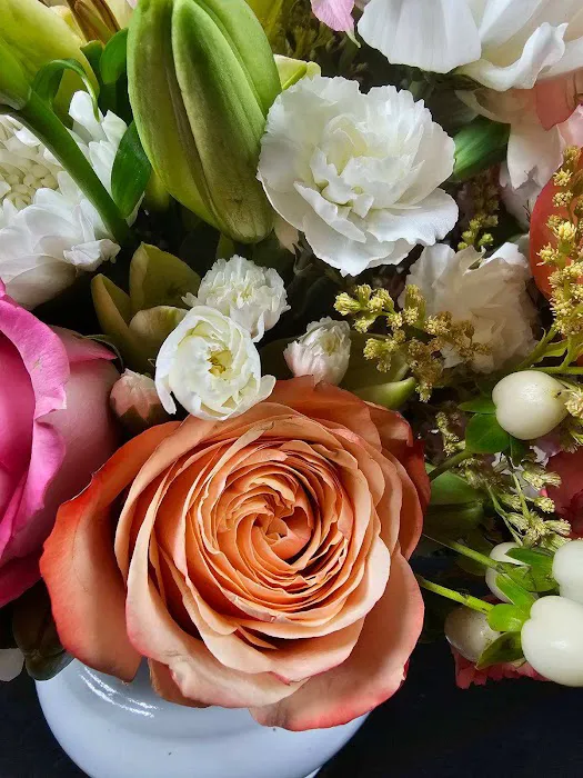Scoops & Blooms Picture 10