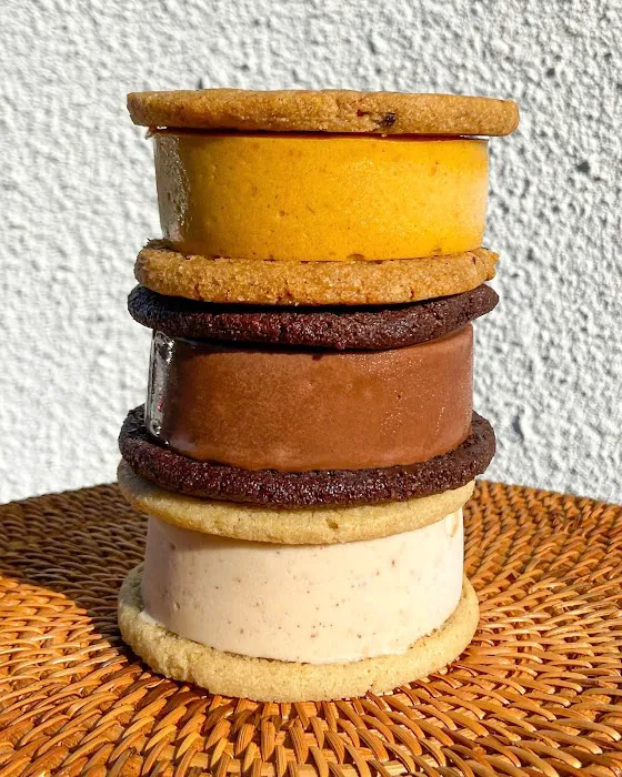 Crème de la Crop - Premium Dairy-Free and Gluten-Free Ice Cream & Sweets Picture 4