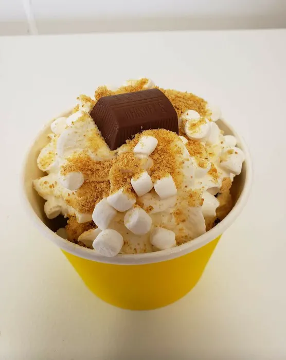 The Yellow Basket Gift & Ice Cream Shop Picture 8