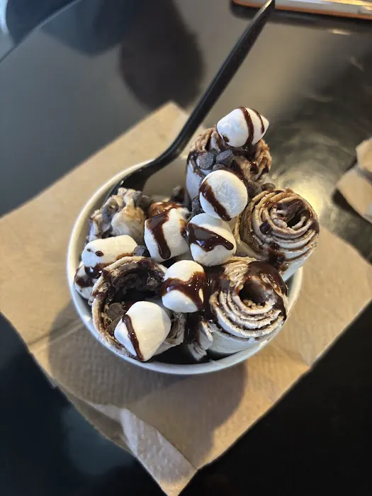 Isaela's Rolled Ice Cream Shop Picture 3