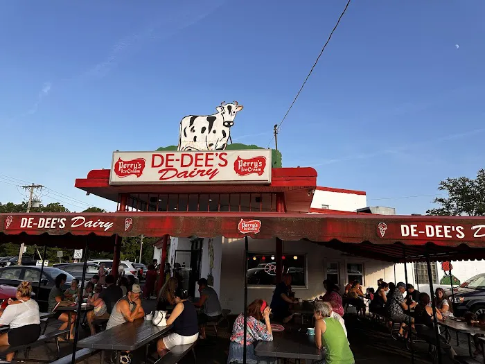 De Dee's Dairy Picture 5