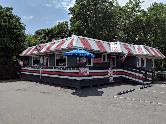 Reid's Ice Cream Parlor Picture 2