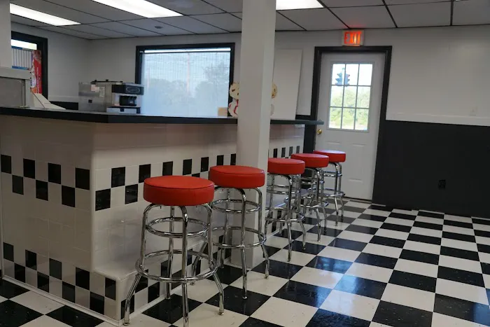 Reid's Ice Cream Parlor Picture 3