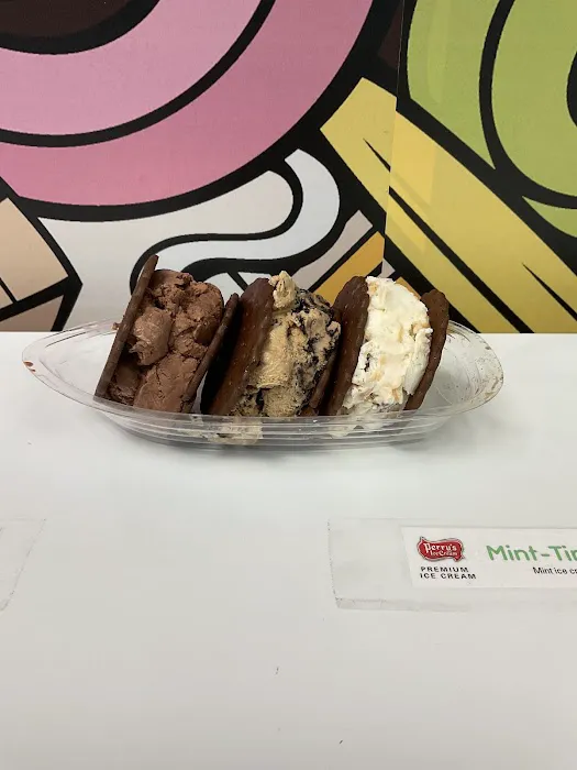 Drip Ice Cream Shop Picture 10