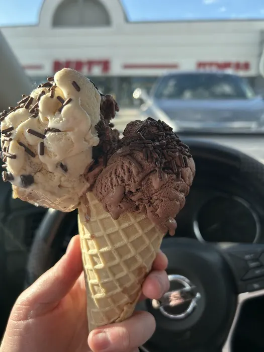 Drip Ice Cream Shop Picture 7