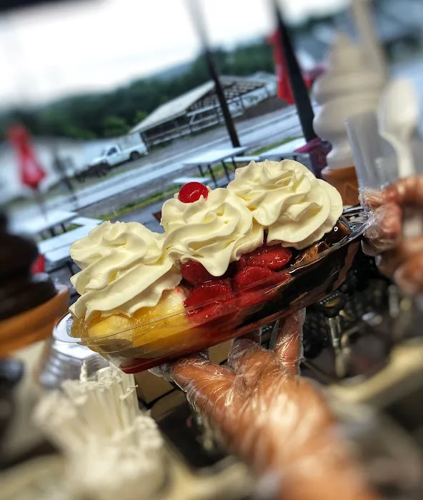 Emmie’s Ice Cream & Grill Picture 1