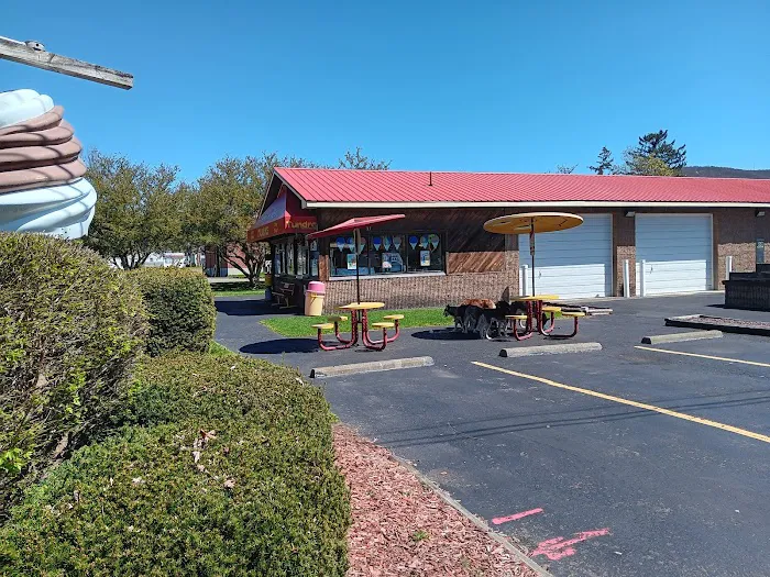 Hokey Pokey's Ice Creamery Picture 3