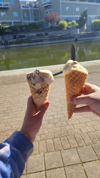 Lift Bridge Ice Cream Picture 9