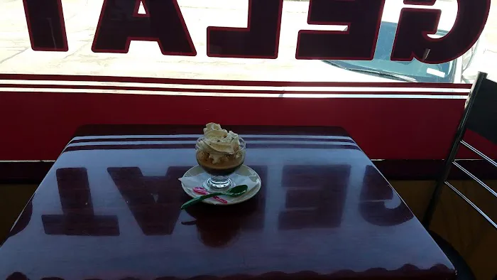 Royal Cafe Picture 8