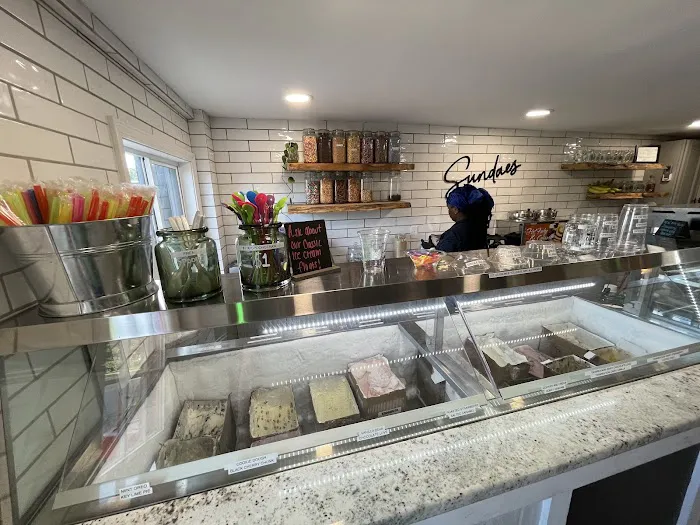 Sundaes Ice Cream Shoppe Picture 2