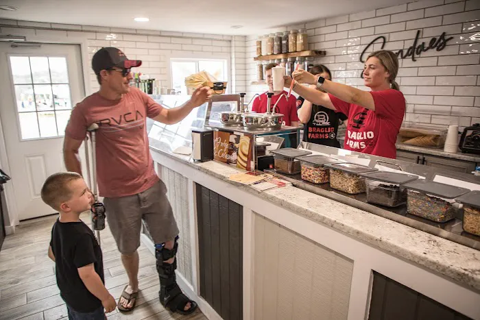 Sundaes Ice Cream Shoppe Picture 4
