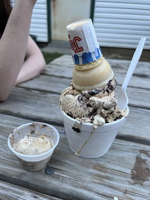 GiGi's Ice Cream Bar Picture 4