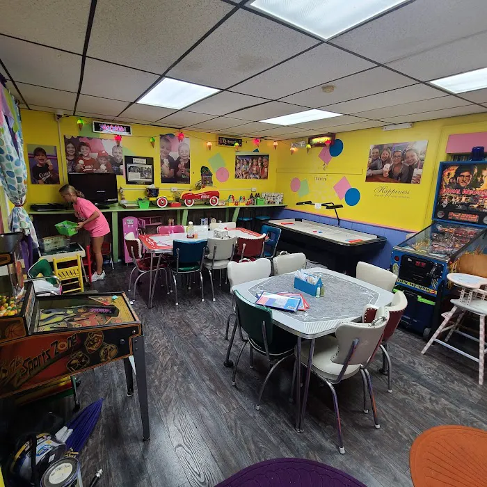 GiGi's Ice Cream Bar Picture 9