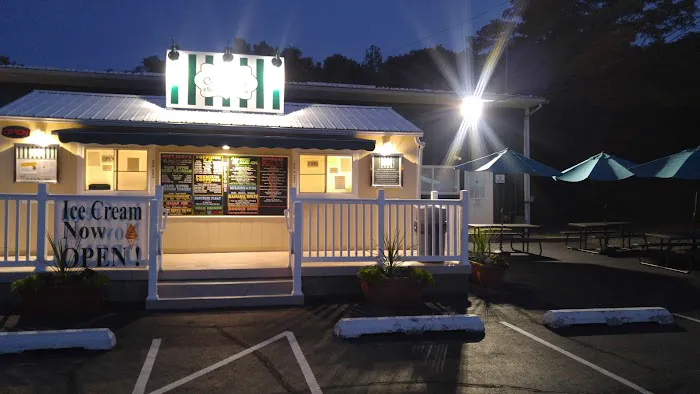 The Creamery at Michael Mootz Candies (Seasonal) Picture 9