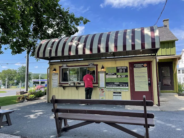 32 Below Ice Cream Shop Picture 9