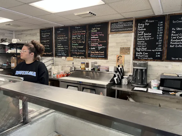 Manning's Farmhouse Ice Cream Shoppe Picture 10