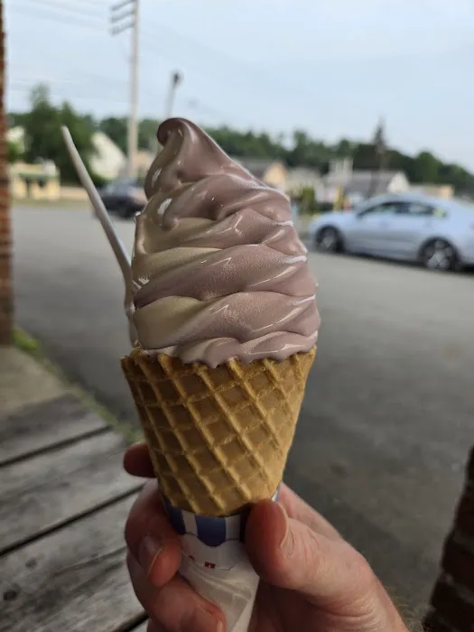 Curly Creme Soft Ice Cream Picture 4