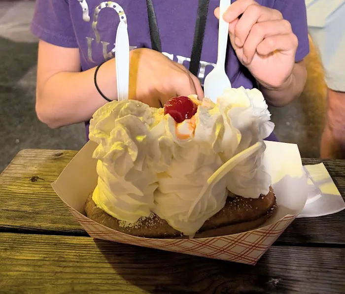 Curly Creme Soft Ice Cream Picture 9