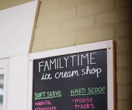 Familytime Ice Cream Shop at Lizard Creek