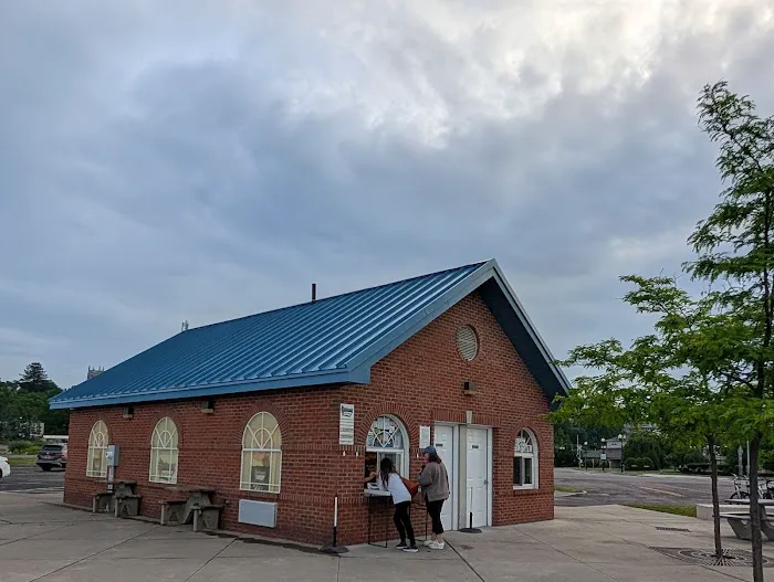 Long Pier Ice Cream & Rentals Picture 4