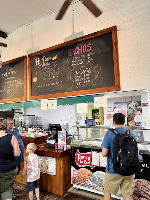 Glen Mountain House Snacks & Souvenirs Picture 6