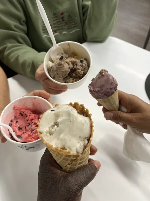 Great Escape Ice Cream Parlor Picture 4