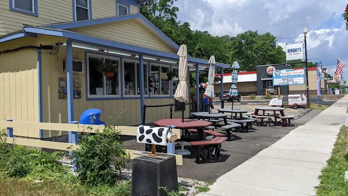 Great Escape Ice Cream Parlor Picture 7