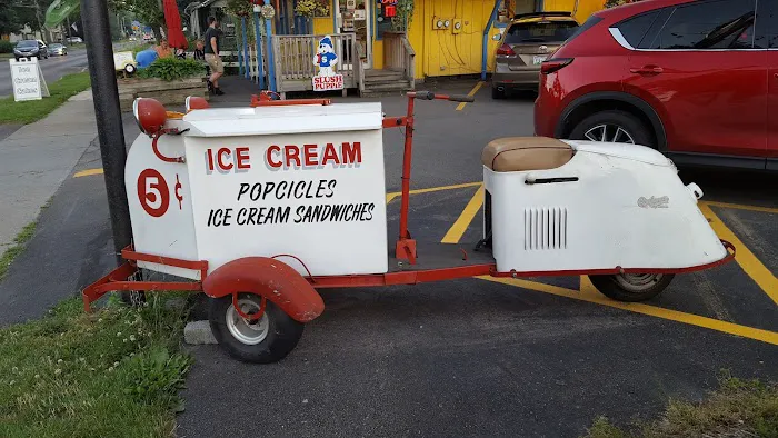 Great Escape Ice Cream Parlor Picture 10