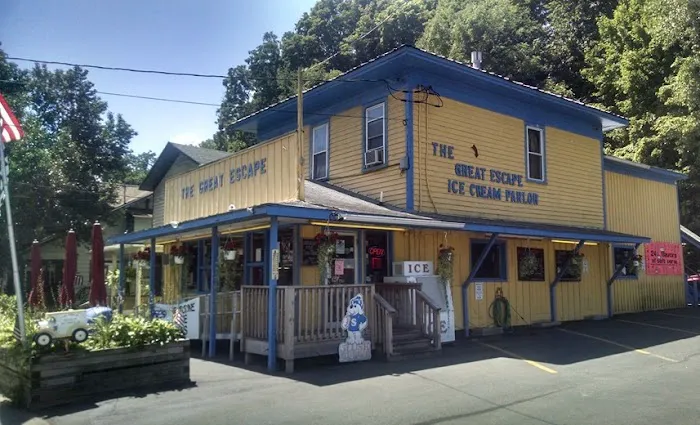 Great Escape Ice Cream Parlor Picture 9