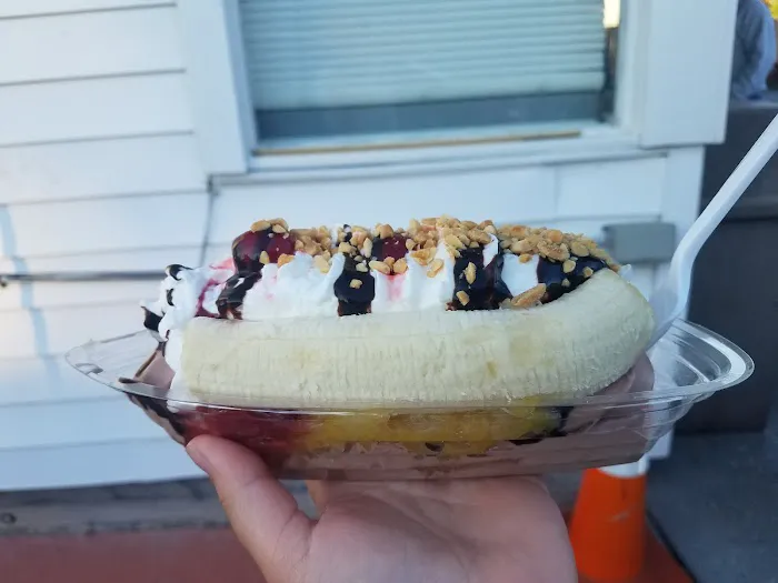 Peppy's Ice Cream Shop Picture 1
